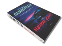 Kirja (Tess Gerritsen - Hahmot yössä)