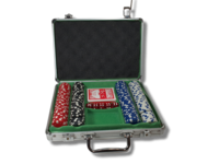 Pokeripelimerkkejä salkussa (200 kpl)