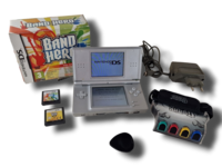 Käsipelikonsoli + kaksi peliä (Nintendo DS lite)