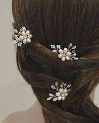 Pearlflower hiuspinni
