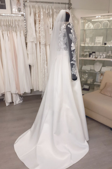 Huntu 120cm leikattu reuna, vaalea ivory