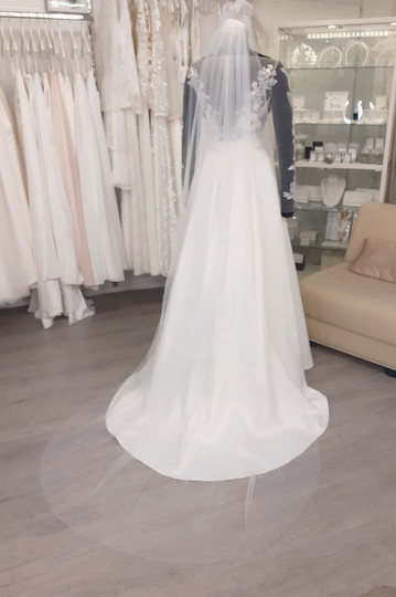 Huntu 230cm leikattu reuna, vaalea ivory