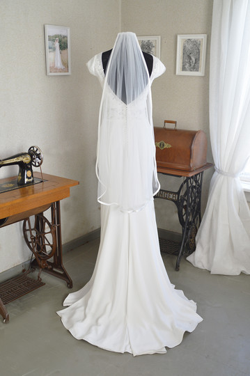 Huntu 120cm satiini reuna, vaalea ivory