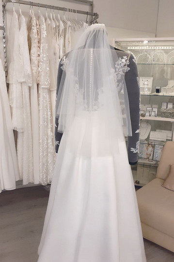 Kaksikerroksinen huntu 70cm leikattu reuna, vaalea ivory