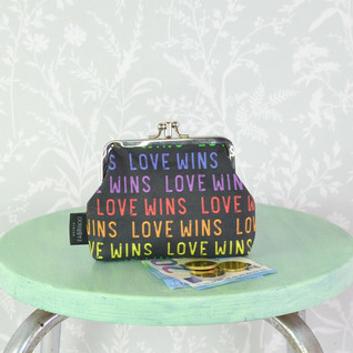 Love Wins -tuplakukkaro
