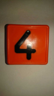 Numerolaatta kaulapantaan - numero 4 (10kpl)