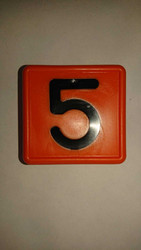 Numerolaatta kaulapantaan - numero 5 (10kpl)