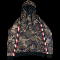 Raidallinen camohuppari