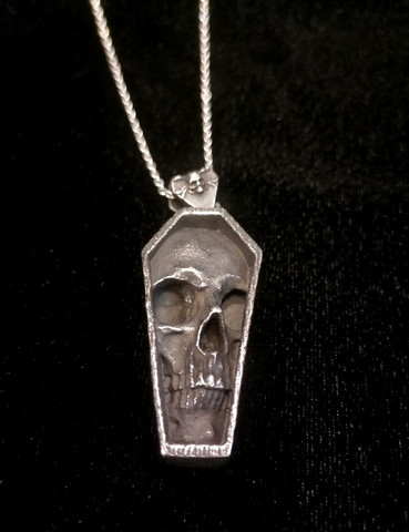 Heavy coffin skull neclace