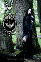 Vampire bat came necklace, big
