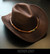 ruskea cowboy hattu nyörillä