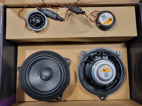 BMW Harman Kardon erillissarja leveä/korkea runko