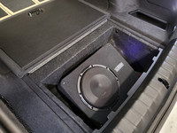 BMW i4 Harman Kardon päivityspaketti ASENNETTUNA