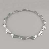 Hopeinen collier Linda