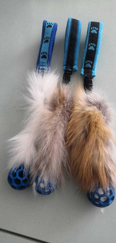 BERRA Ultimate bungee toy with real fur with small blue ball