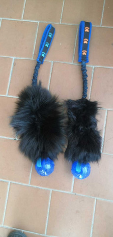 BERRA Ultimate bungee toy with real fox fur with sininen KONG