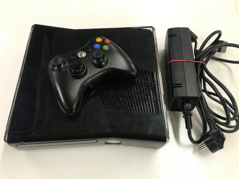 Xbox 360 S 250Gb konsolipaketti