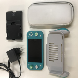 Nintendo Switch Lite + tarvikkeet