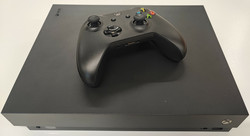 Xbox One X 1Tb konsoli