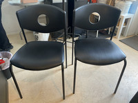 Mustat tuolit, 10€/kpl