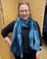 Sininen lehti kaulahuivi