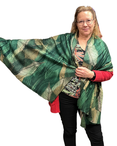 Vihreä huivi, villan ja viskoosin sekoite.