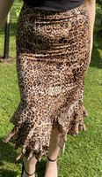 Pariisin malliston merenneitohelmainen hame, pieni leopardi kuosi