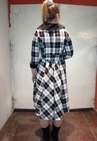 Tiffany mustavalkoinen kauluksellinen kellomekko