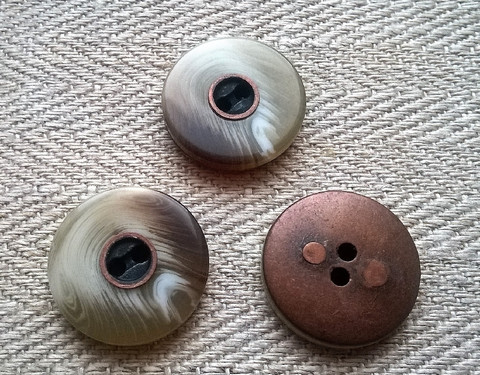 Beigenruskea takinnappi, 17 mm