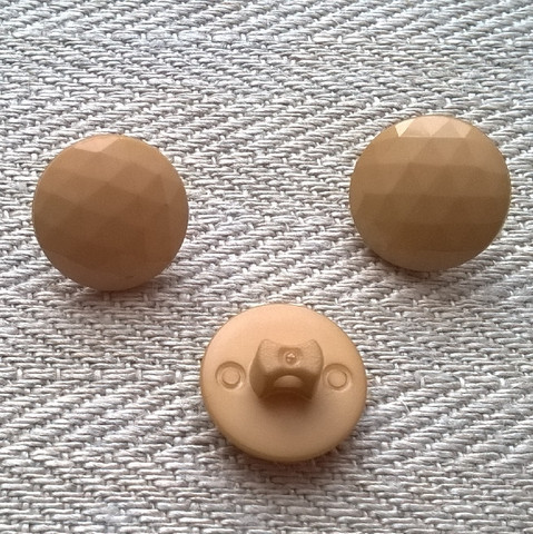 Beige kantanappi, koristeellinen, 13 mm