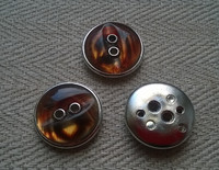 Kuparinruskea perusnappi, metallinvärinen reunus, 18 mm