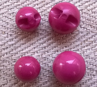 Marjapuuronpunainen helminappi, 7 mm ja 11 mm