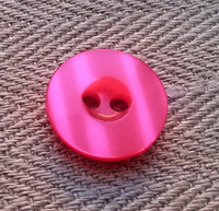Pinkki nappi punertava helmiäinen, 17 mm