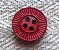 Ruskeanpunainen perusnappi, kuviollinen, 14 mm