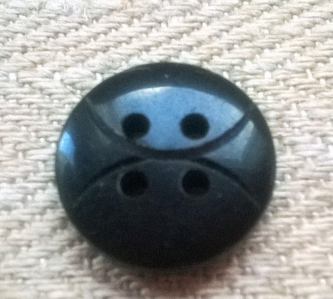 Musta nappi kuviollinen, 13 mm ja 15 mm