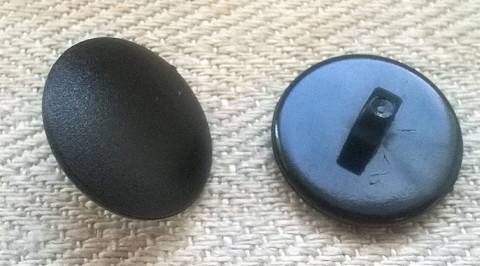 Musta kantanappi, 17 mm