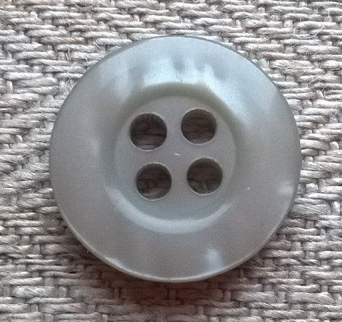 Harmaa perusnappi helmiäinen, 15 mm