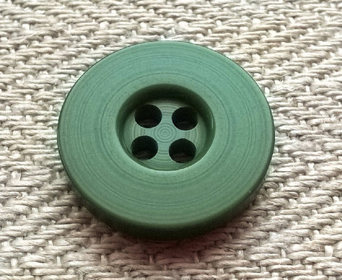 Sammaleenvihreä nappi, 16 mm