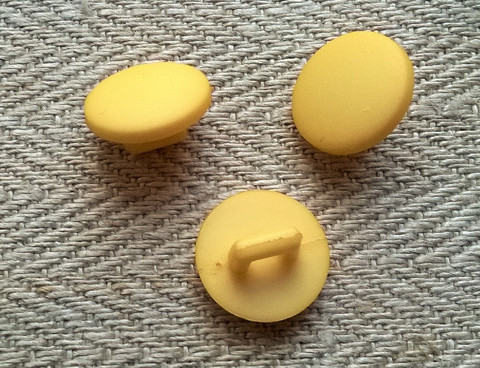 Keltainen kantanappi pieni, 11 mm
