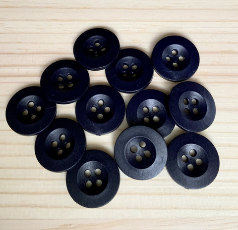 Tummansininen nappi, 17 mm