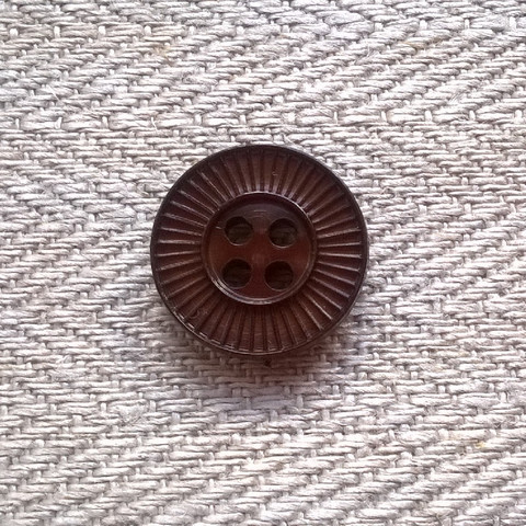 Ruskea perusnappi kuviollinen, 14 mm