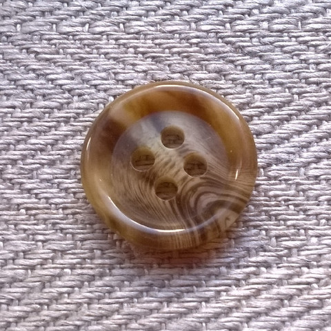 Hiekanruskea perusnappi, kirjava, 14 mm