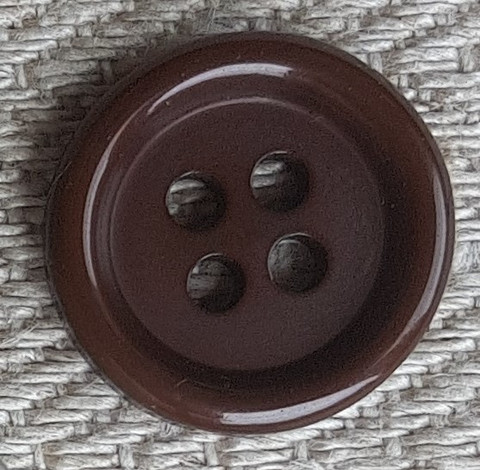 Ruskea perusnappi, 15 mm