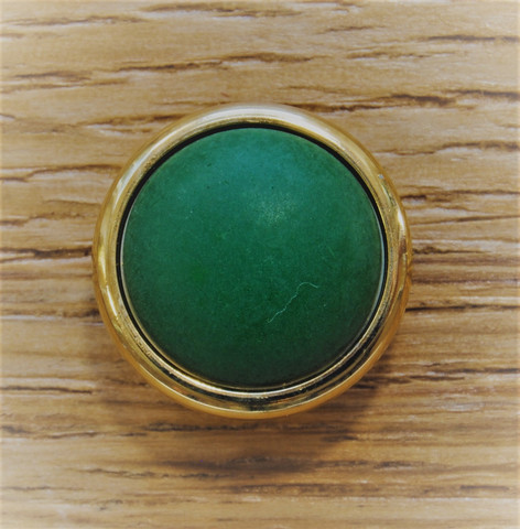 Vihreä, kultareunuksinen kantanappi,  koko 15 mm