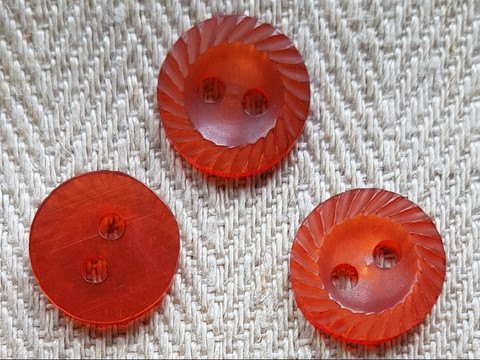 Ruskeanpunainen perusnappi, kuviollinen, 12 mm