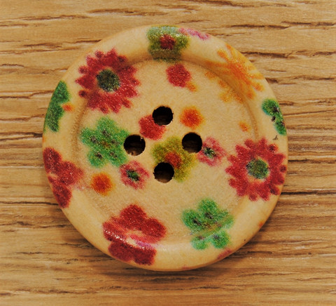 Kukkakuvioitu puunappi, 24 mm