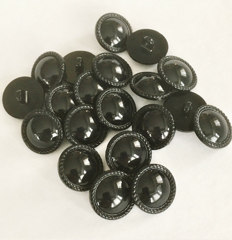 Musta koristereunainen kantanappi, 19 mm