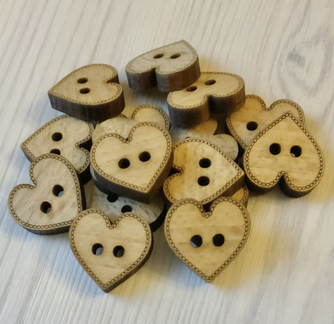Sydämenmallinen puunappi, 16 mm