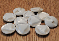 Valkoinen kuviollinen nappi, 22 mm