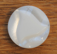 Valkoinen kuviollinen nappi, 22 mm